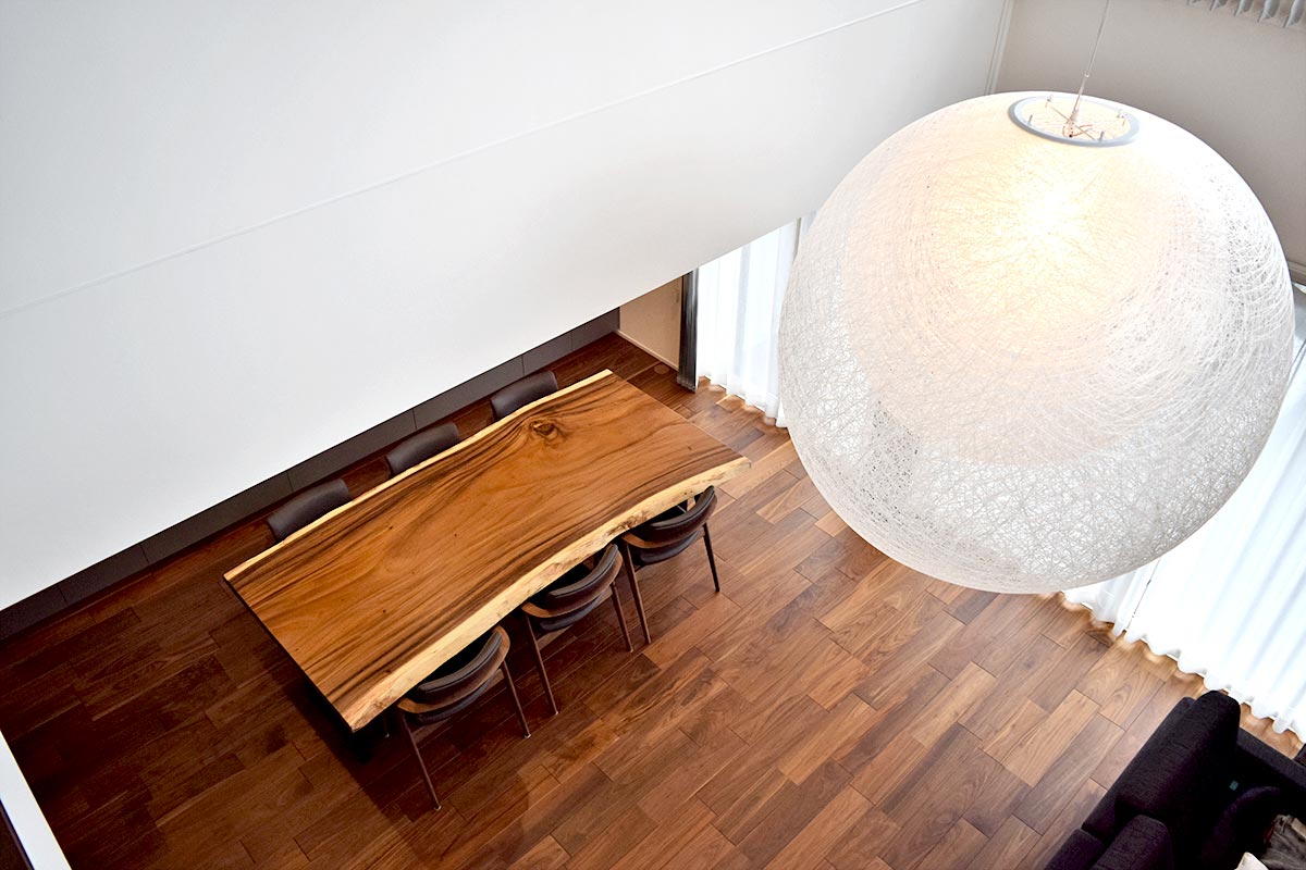 気品あふれるモンキーポッド（モンキーポッド無垢一枚板テーブル）