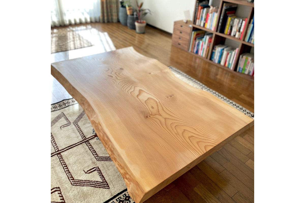 一生物の逸品(モミ無垢一枚板ローテーブル)