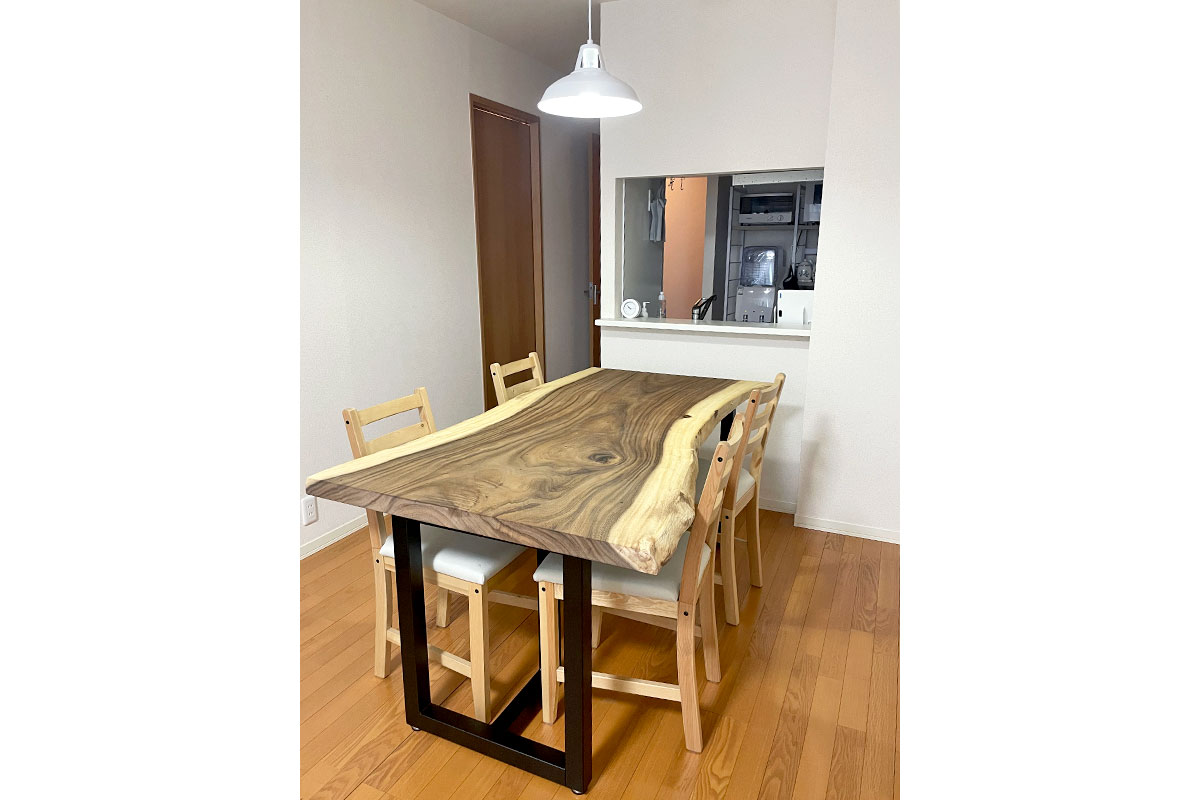 モンキーポッドのダイニングテーブル（モンキーポッド無垢一枚板ダイニングテーブル）