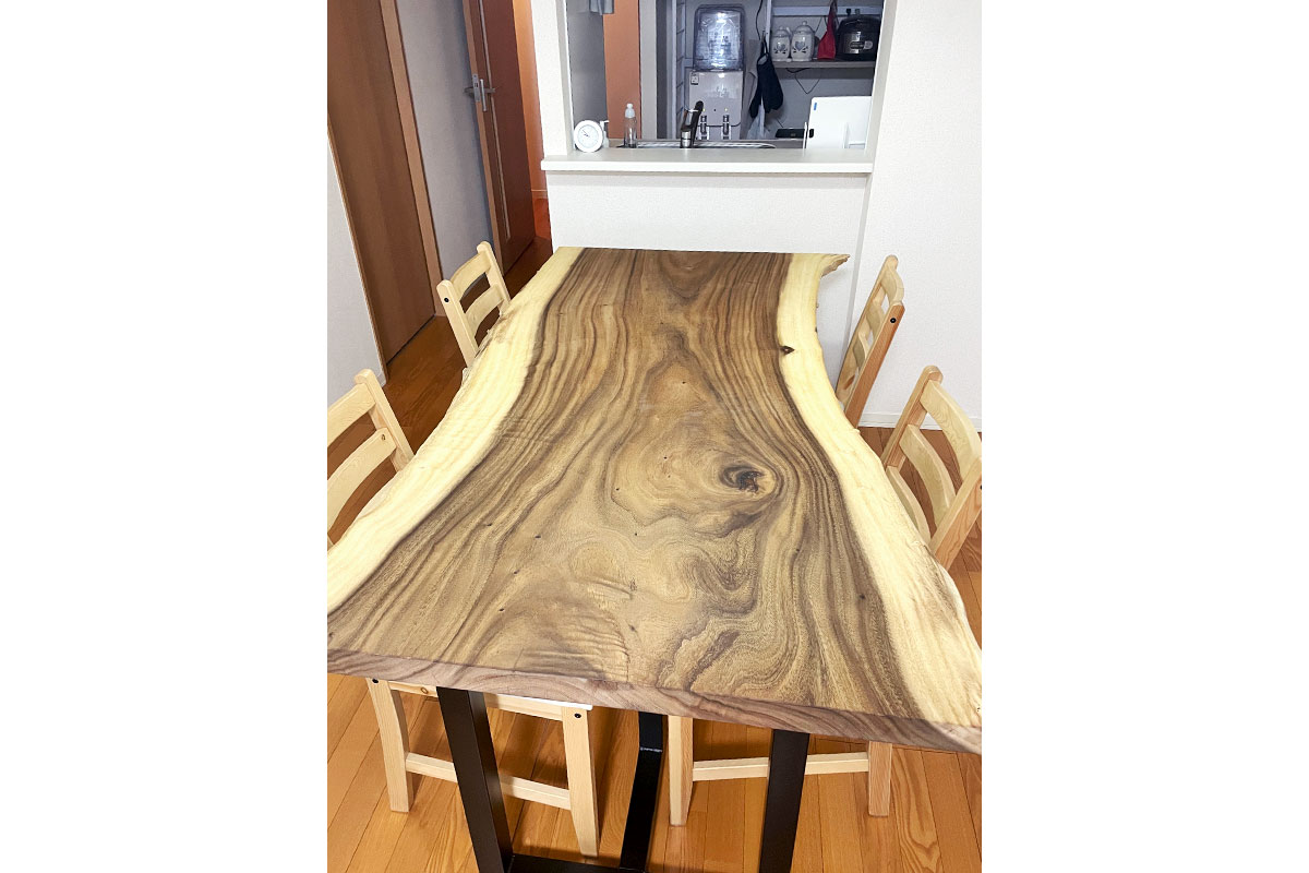 モンキーポッドのダイニングテーブル（モンキーポッド無垢一枚板ダイニングテーブル）