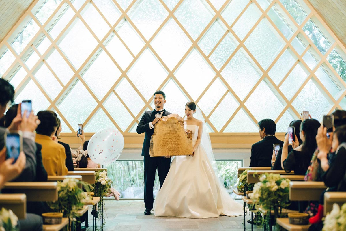 2人の理想を形にした結婚証明書(ホワイトアッシュ無垢一枚板ウエディングドロップス)