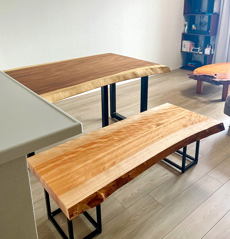 小さいころからの憧れのテーブル(モンキーポッド無垢一枚板ダイニングテーブル)