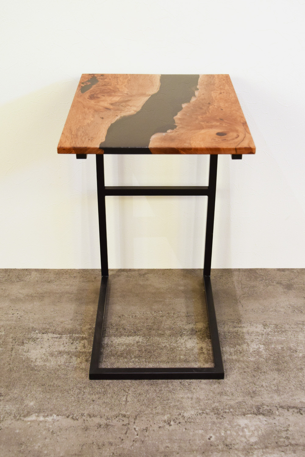 IZH 樫 一枚板 レジン商品 一枚板サイドテーブル 家具 サイドテーブル