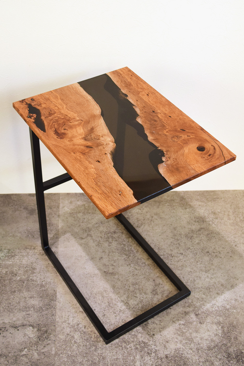 樫 一枚板 レジン商品 一枚板サイドテーブル 家具 サイドテーブル