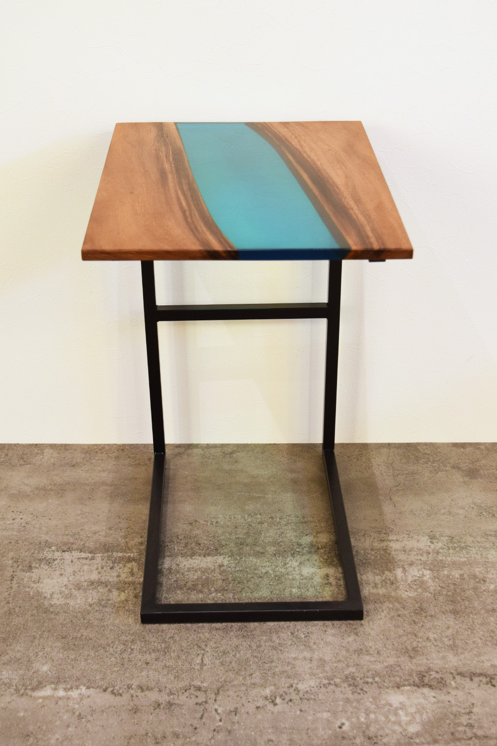 IZH モンキーポッド 一枚板 レジン商品 一枚板サイドテーブル 家具 サイドテーブル