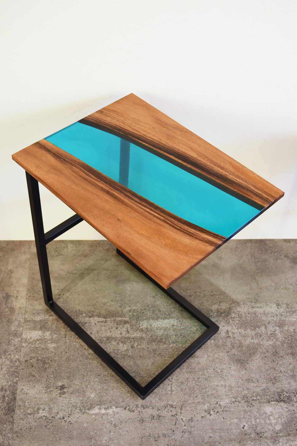 IZH モンキーポッド 一枚板 レジン商品 一枚板サイドテーブル 家具 サイドテーブル