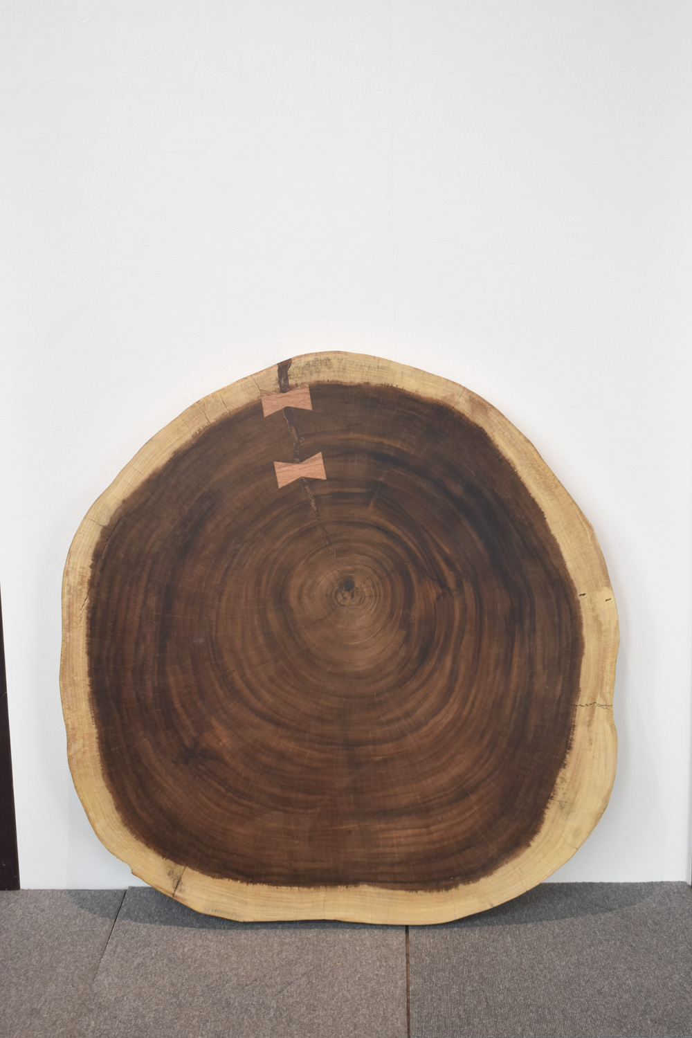 42FQWI0611/1 モンキーポッド(輪切り) 一枚板 一枚板リビングテーブル 一枚板ダイニングテーブル 一枚板輪切り