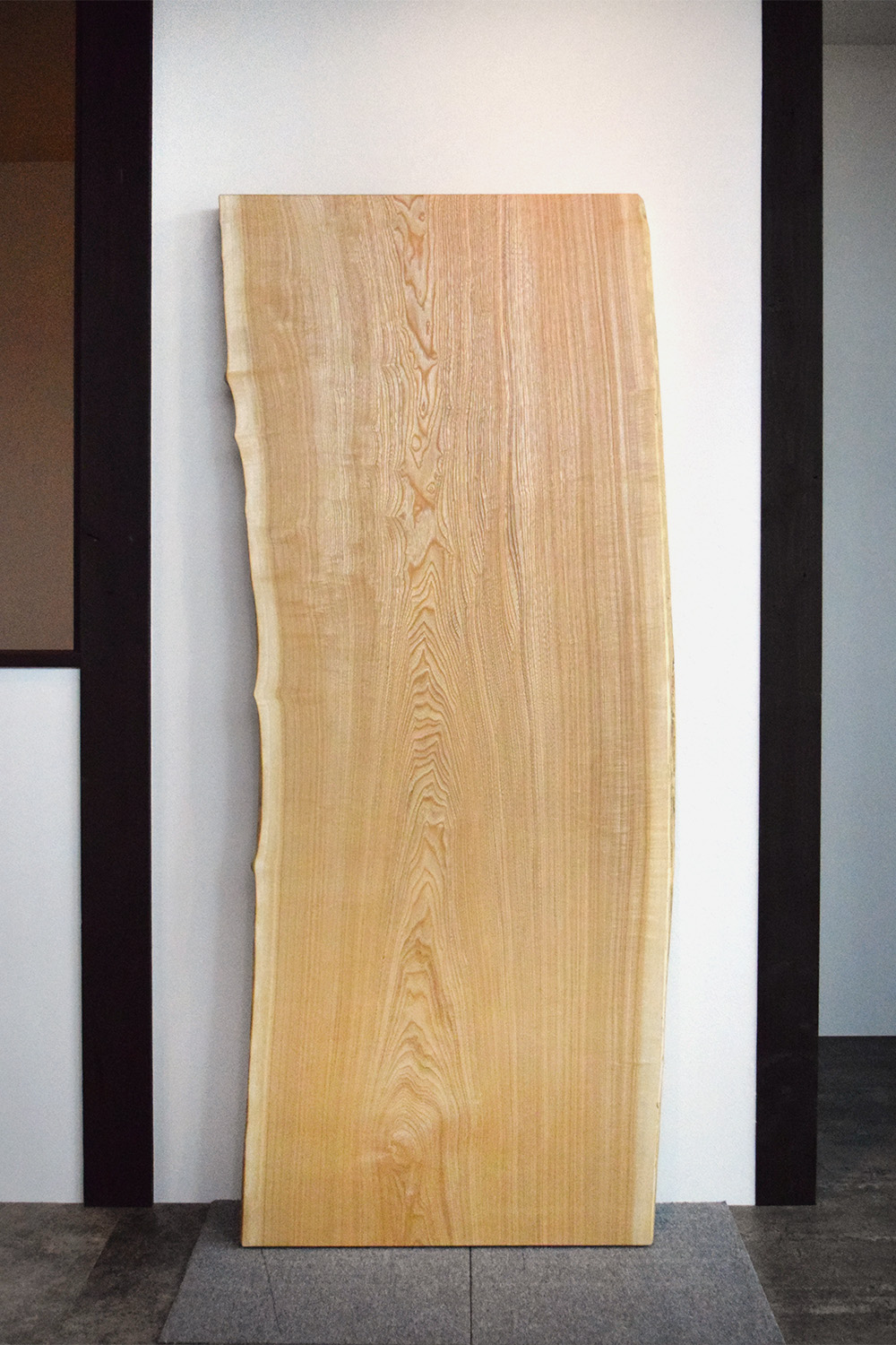 天然木一枚板リビングテーブル 無垢一枚板作品紹介】杉一枚板ダイニングテーブル | 近藤工芸BLOG