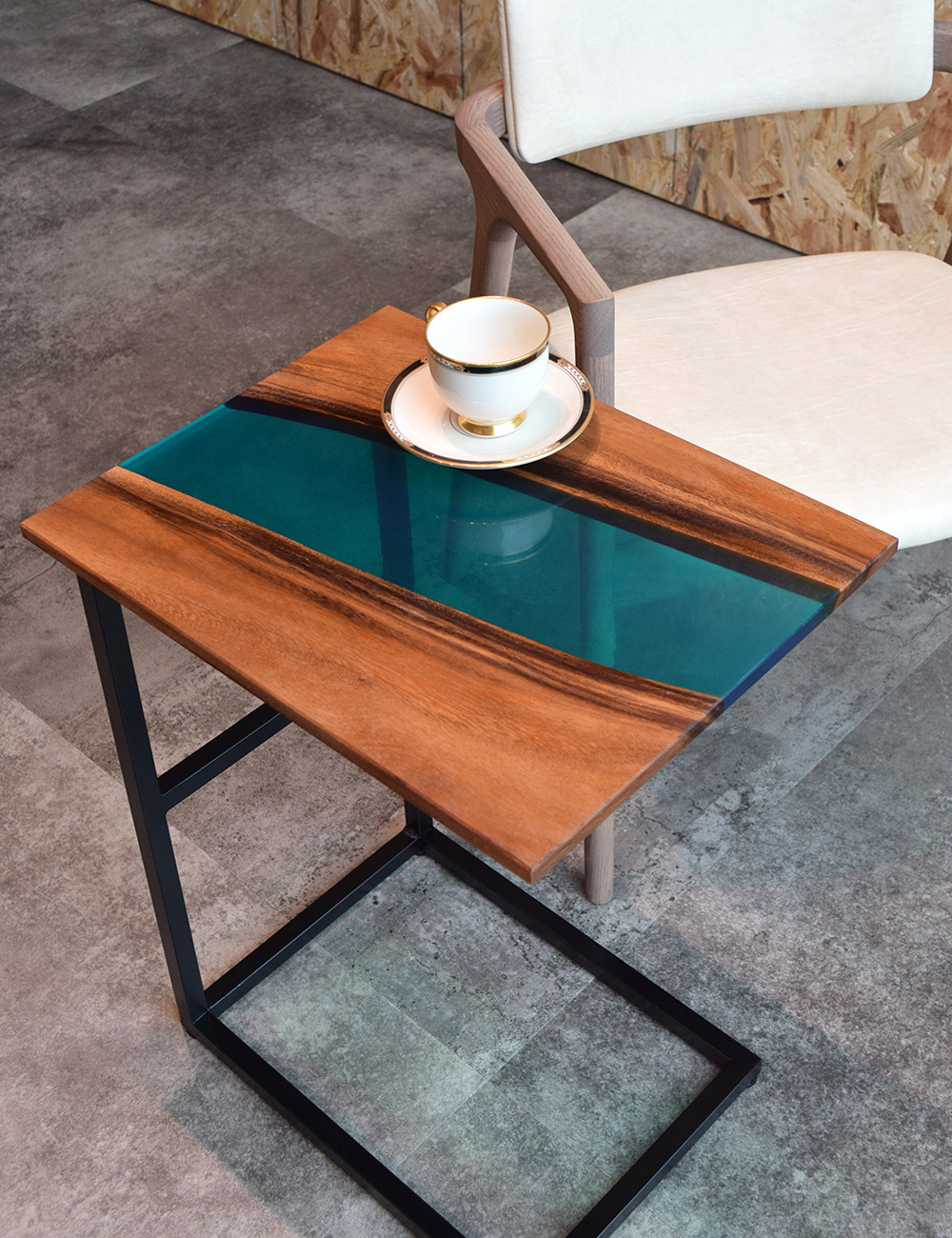 IZH モンキーポッド 一枚板 レジン商品 一枚板サイドテーブル 家具 サイドテーブル