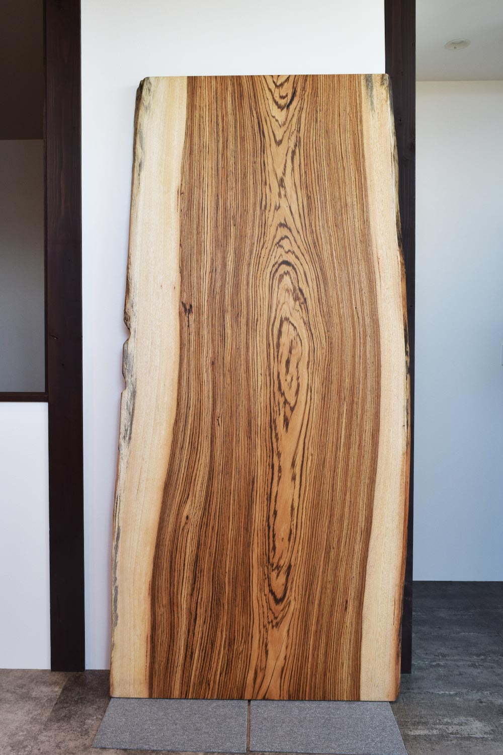 ゼブラウッド 一枚板 一枚板ダイニングテーブル | 天然木材工房 村上一枚板