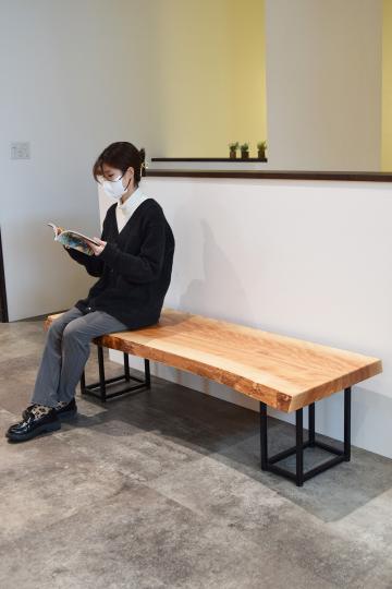 樺（ベンチ） 一枚板 一枚板カウンター 家具 | 天然木材工房 村上一枚板