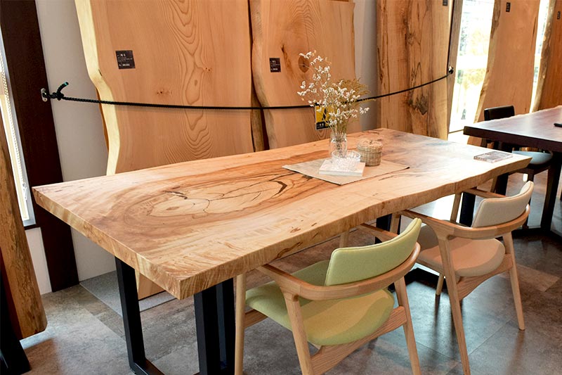 村上一枚板 - 無垢一枚板 取扱樹種紹介:トチ（栃）