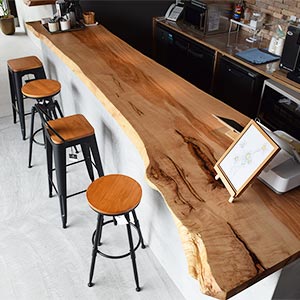 Office M’s (村上一枚板ショールーム) カウンター(栃無垢一枚板カウンター)